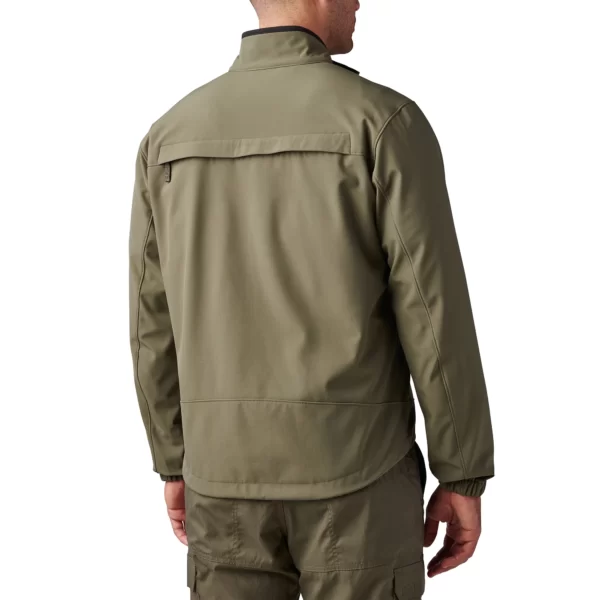 Демісезонна тактична куртка Chameleon softshell Jacket від 5.11 Tactical, колір - Олива (фото ззаду)