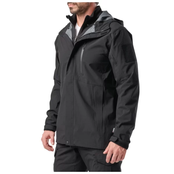 Куртка тактична штормова force rain shell jacket від 5.11 Tactical, колір - Чорний (фото спереду)