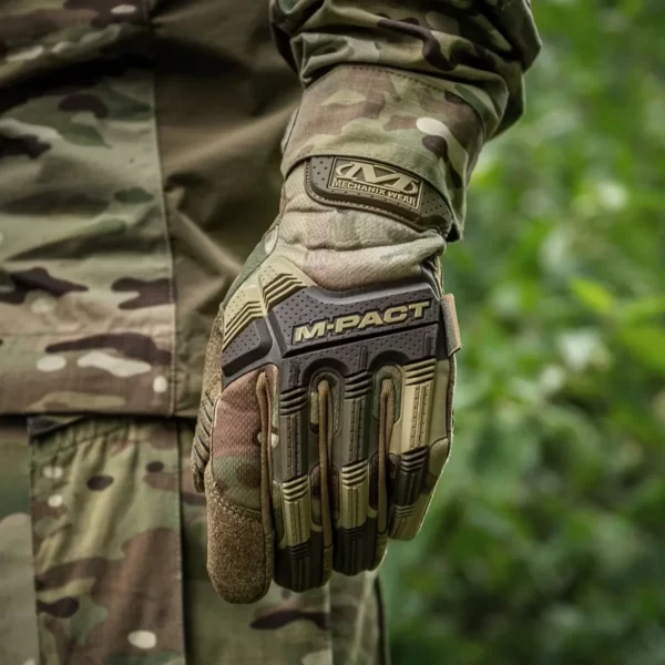 Тактичні рукавички Mechanix M-Pact колір - камуфляж MultiCam (фото на руці в реальних умовах)